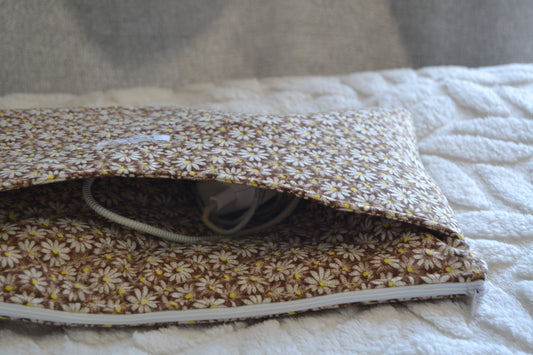 The Daisy Dream Laptop Sleeve