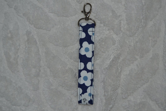 The Midnight Daisy Keychain